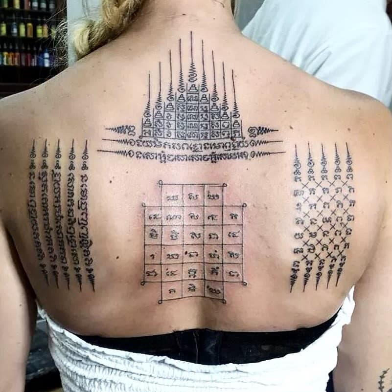 Gao Yord nine spires yantra with five line script on the upper back
